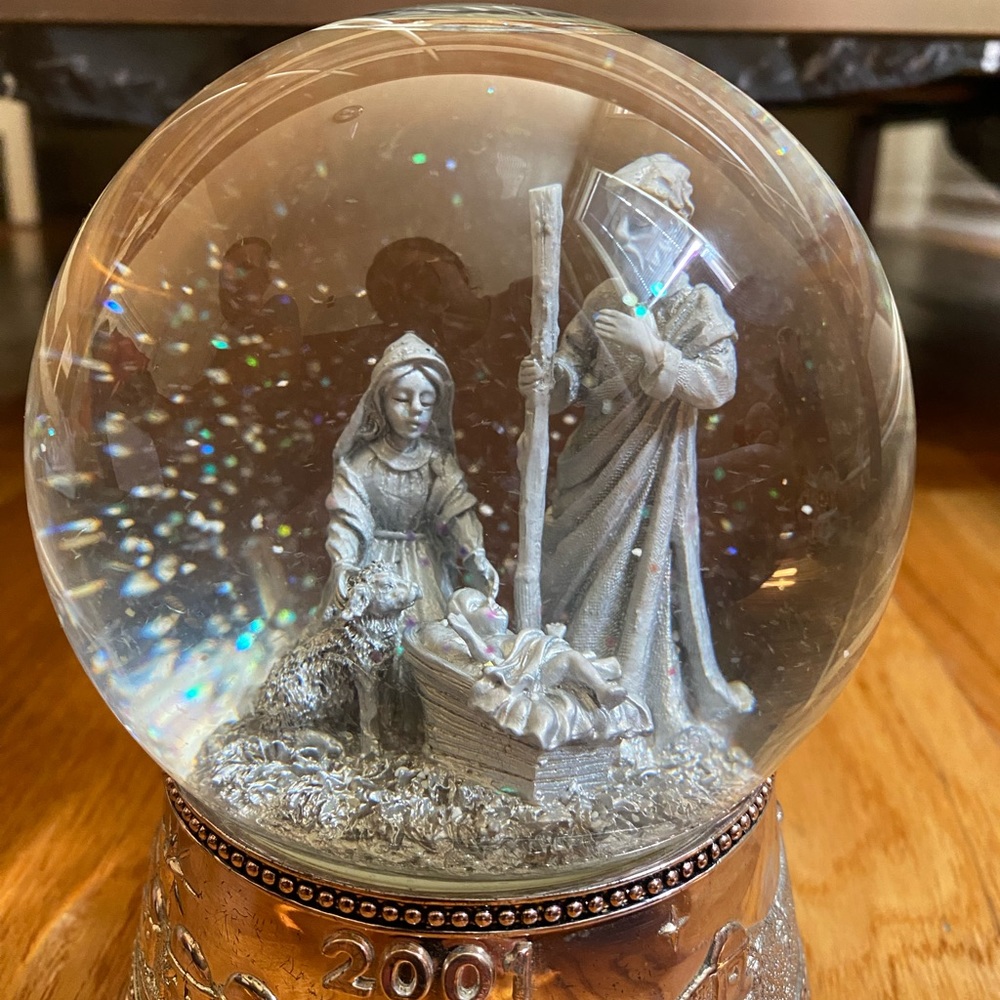 Christmas globe 2001 with music